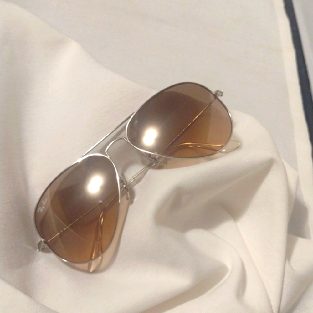Ray-Ban Gradient Mirrored Aviators - Picture 4 of 7